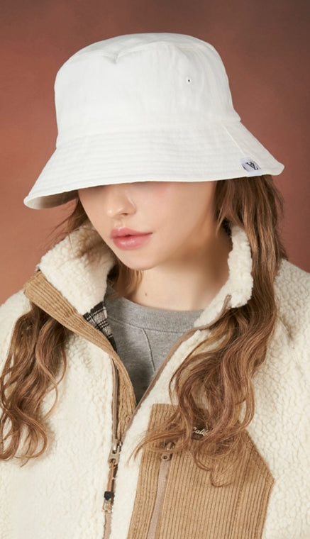 VARZAR(バザール) Herringbone label bucket hat white