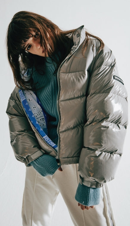 ORDINARY PEOPLE(オーディナリーピープル)  HIGH GLOSS GREY DUCK DOWN REVERSIBLE PADDING