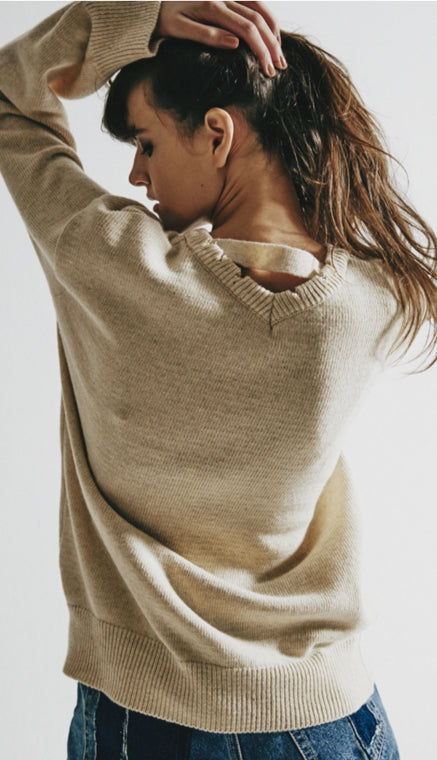 ORDINARY PEOPLE(オーディナリーピープル) ROUND AND V NECK IVORY SWEATER