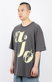 アジョバイアジョ（AJOBYAJO) Shining AJO T-shirt [Charcoal]