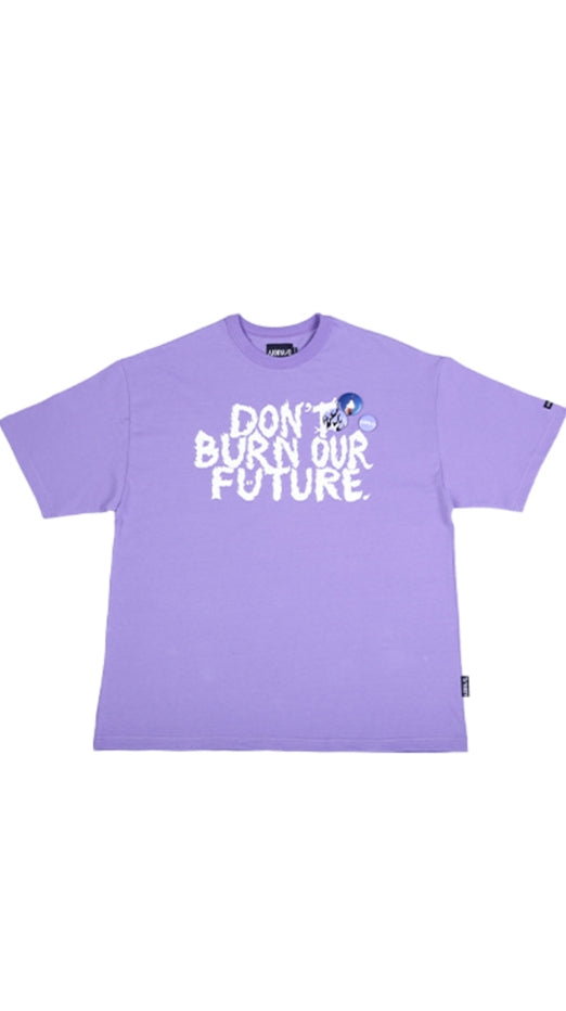 アジョバイアジョ（AJOBYAJO) Slogan T-shirt [Lilac]