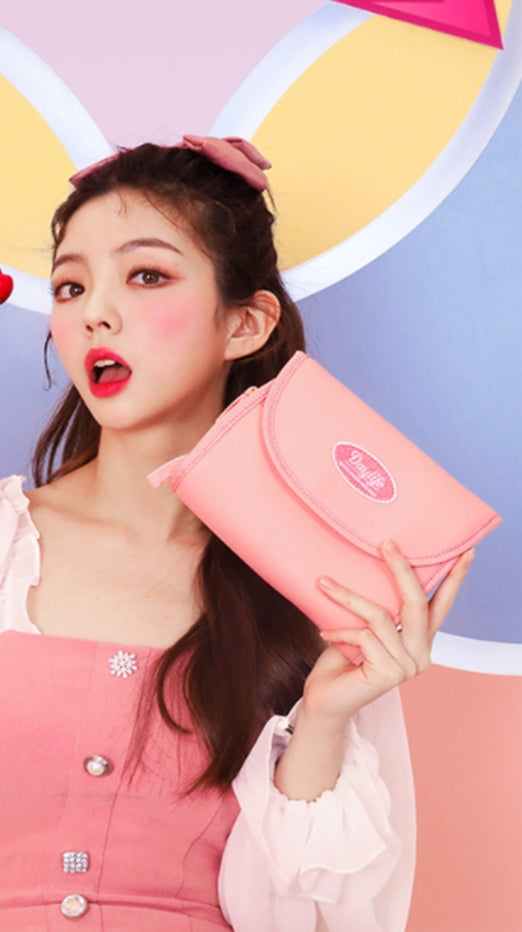 デイライフ(Daylife)  DAYLIFE BIG MACAROON POUCH (PINK)
