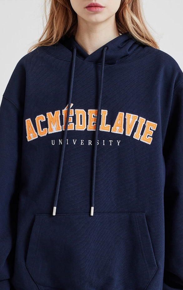 アクメドラビ(acme' de la vie)  ADLV TWO COLOR EMBROIDERY PATCH HOODIE NAVY