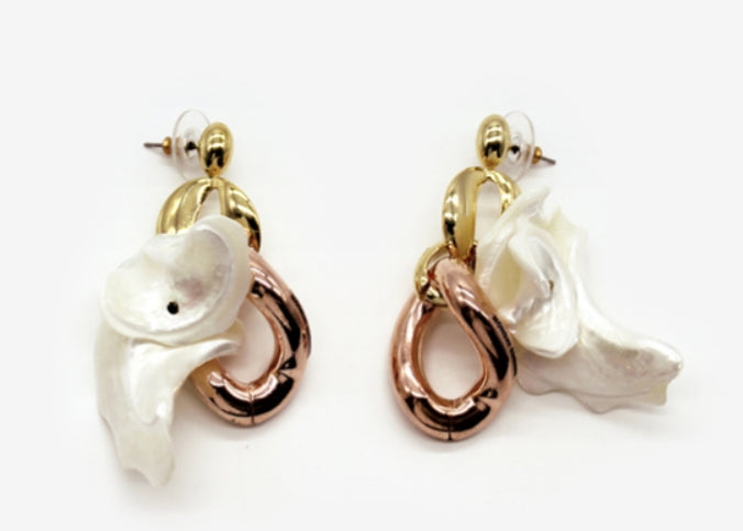 MONDAY EDITION(マンデイエディション) Lilium Pendant Earrings