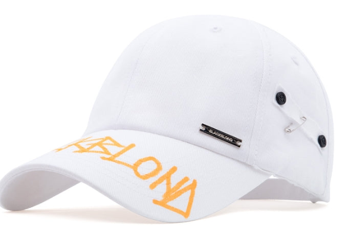 ブラックブロンド(BLACKBLOND)  BBD Plate Signature Logo Cap (White)