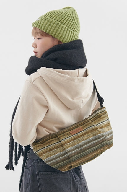 オルモストブルー(Almost Blue) CROISSANT SLING BAG