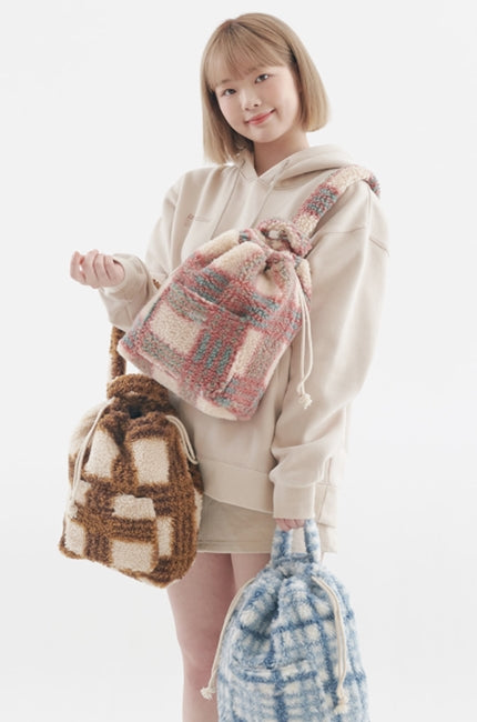 オルモストブルー(Almost Blue) FLUFFY CHECK SLING BAG