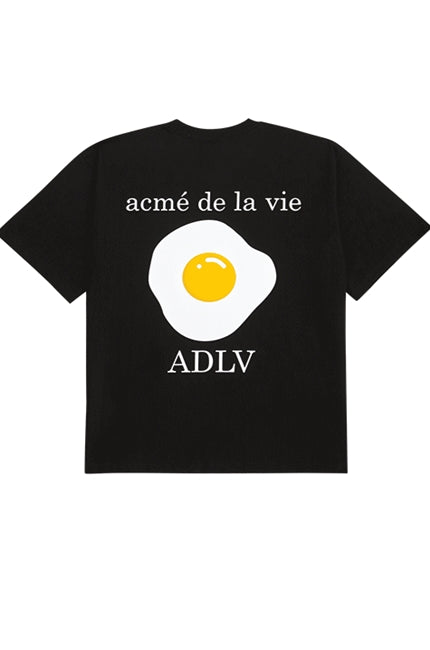 アクメドラビ(acme' de la vie) SUNNY SIDE UP LOGO SHORT SLEEVE T-SHIRT BLACK
