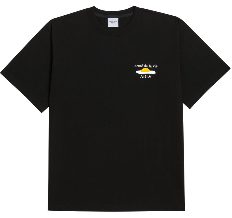 アクメドラビ(acme' de la vie) SUNNY SIDE UP LOGO SHORT SLEEVE T-SHIRT BLACK