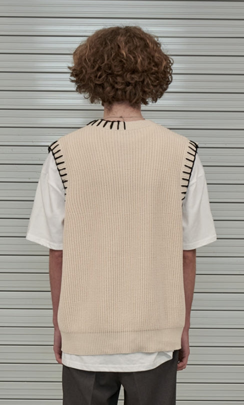 オーワイ(OY) SCRIPT LOGO KNIT VEST-IVORY