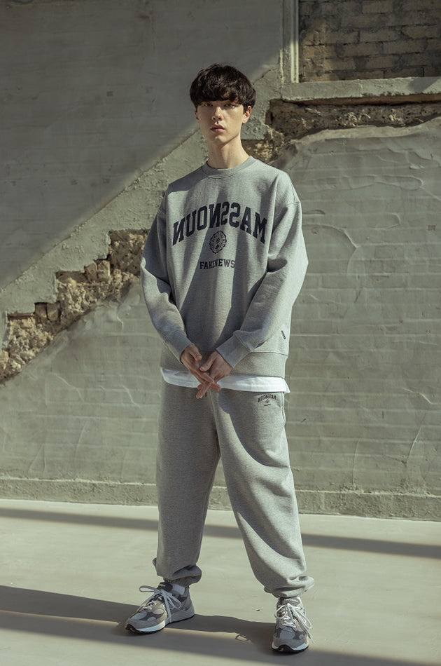 マスノウン(MASSNOUN)  ARCH FAKENEWS CREWNECK MSOCR001-GY