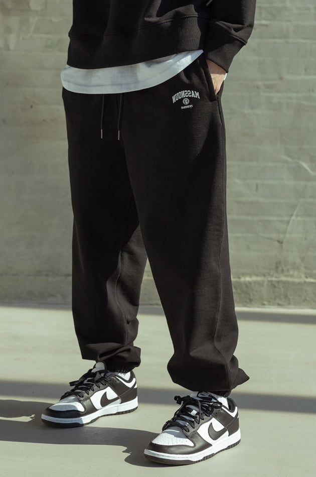 マスノウン(MASSNOUN)  ARCH FAKENEWS TRAINING PANTS MSOTP004-BK