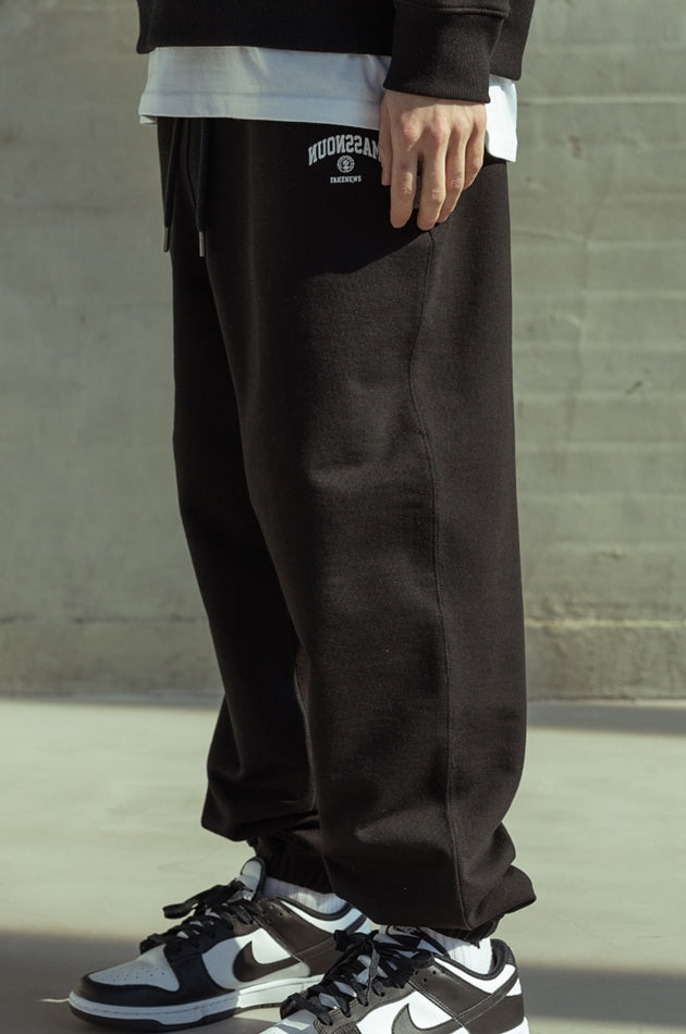 マスノウン(MASSNOUN)  ARCH FAKENEWS TRAINING PANTS MSOTP004-BK