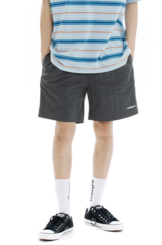 mahagrid (マハグリッド)    BASIC LOGO SHORT [CHARCOAL]