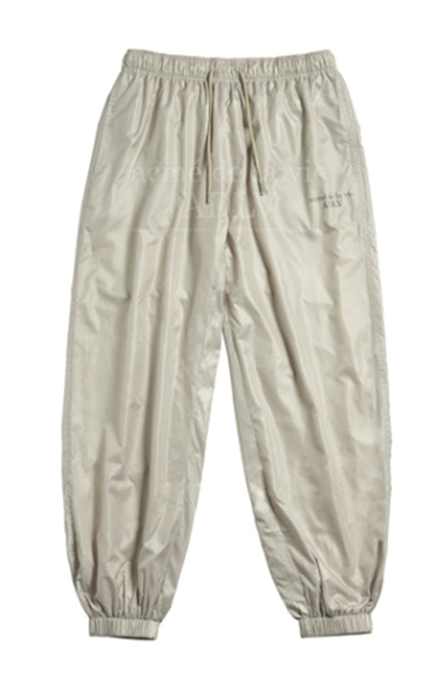 アクメドラビ(acme' de la vie) GLOSSY WOVEN SET-UP PANTS BEIGE