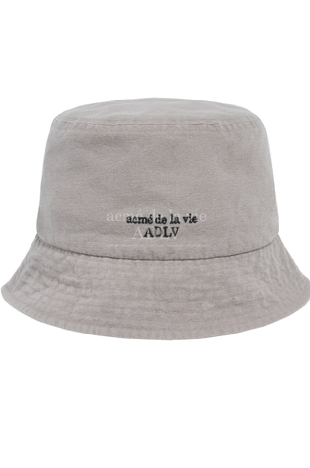 アクメドラビ(acme' de la vie)   BASIC LOGO WASHING BUCKET HAT GREY