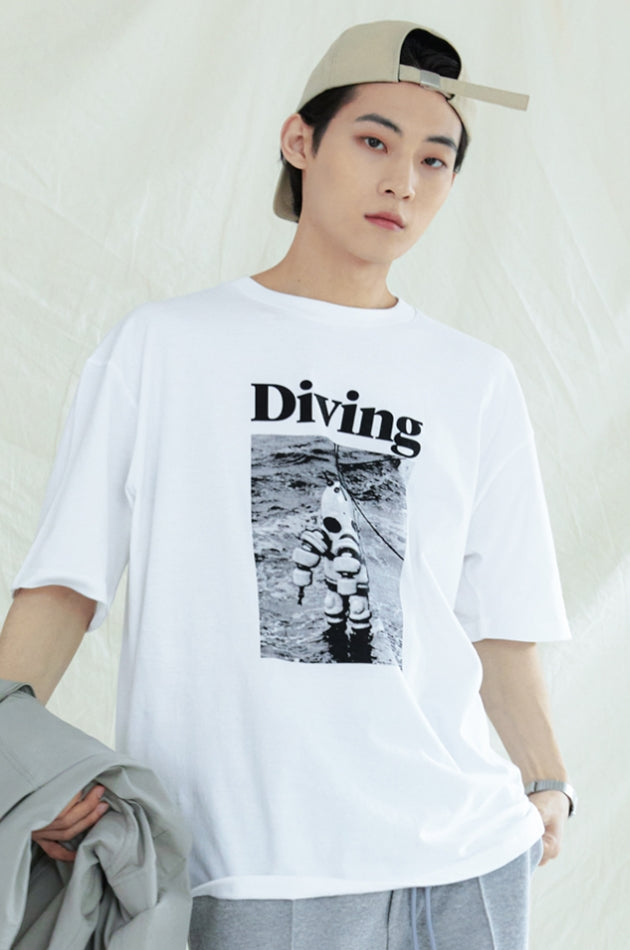 KND(ケイエンド) DIVING GRAPHIC T-SHIRTS WHITE
