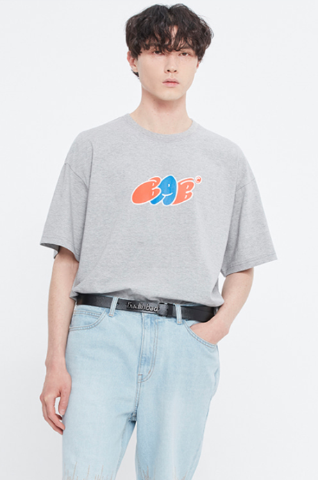 ベドインベド(BADINBAD) COLOR FAT LOGO TEE_GREY