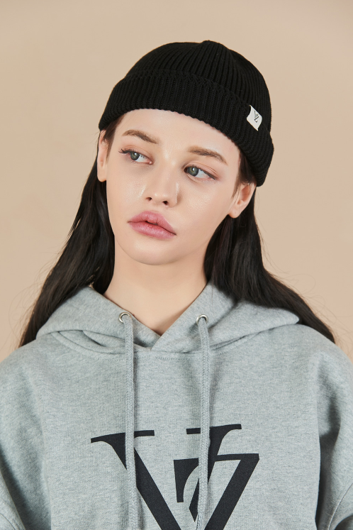 VARZAR(バザール)　rope pattern short beanie black