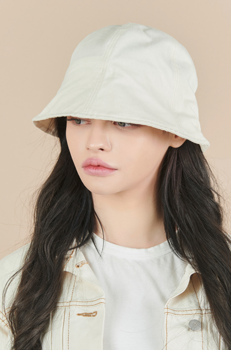 VARZAR(バザール)　Metal Tip Banding Bucket Hat White
