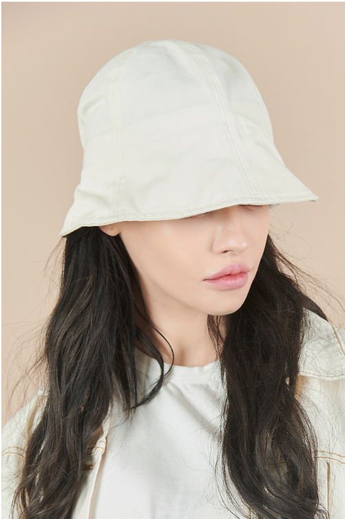 VARZAR(バザール)　Metal Tip Banding Bucket Hat White