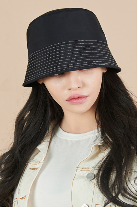 VARZAR(バザール)　White stitch Poly drop bucket hat Black