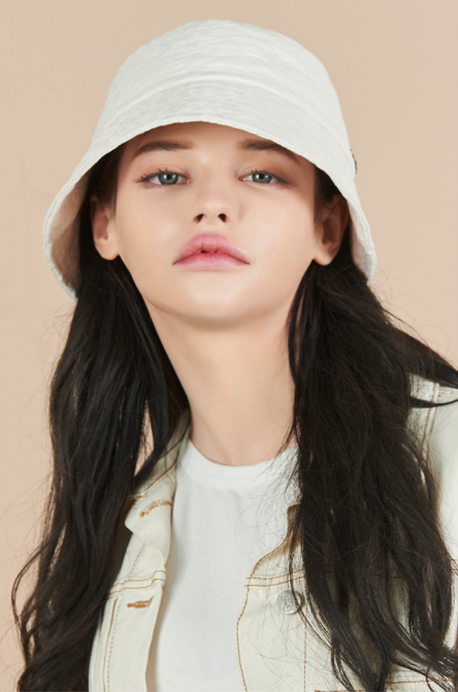 VARZAR(バザール)　Lace bucket hat white