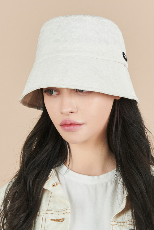VARZAR(バザール)　Lace bucket hat white