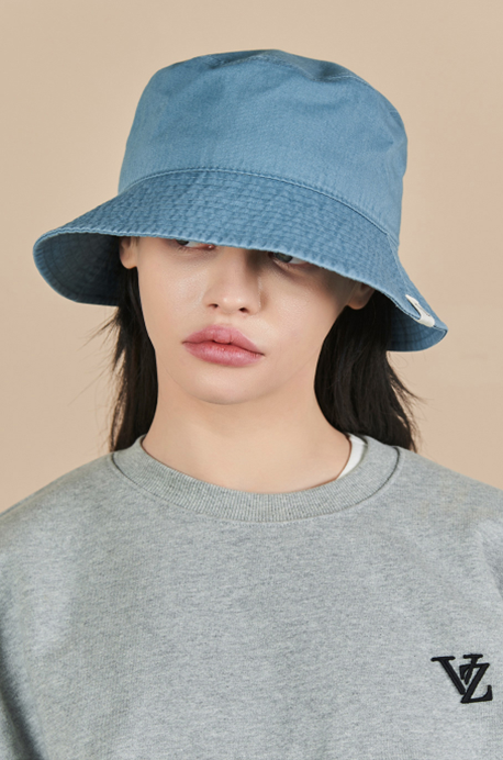 VARZAR(バザール)　Monogram Label Pigment Bucket Hat Blue