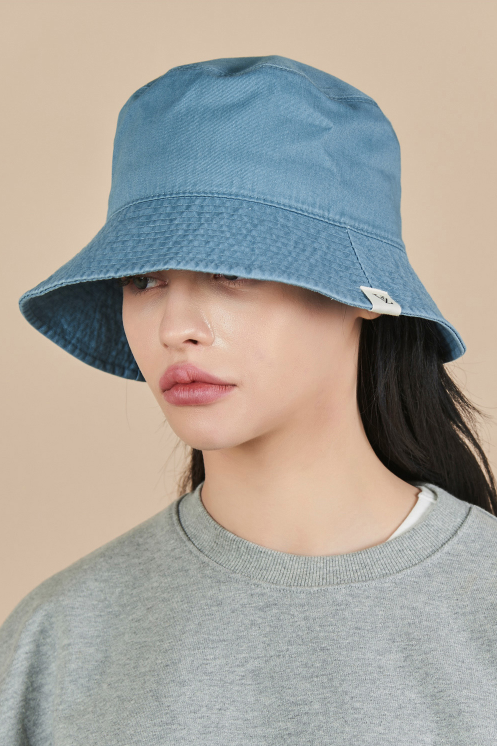 VARZAR(バザール)　Monogram Label Pigment Bucket Hat Blue