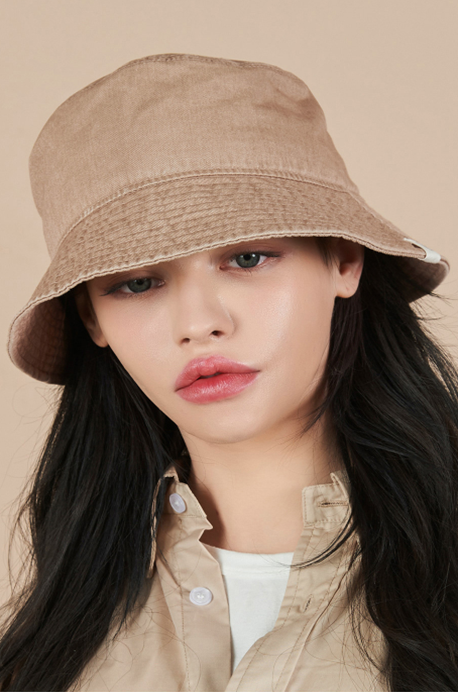 VARZAR(バザール)　Monogram Label Pigment Bucket Hat Beige