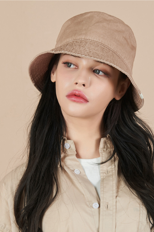 VARZAR(バザール)　Monogram Label Pigment Bucket Hat Beige