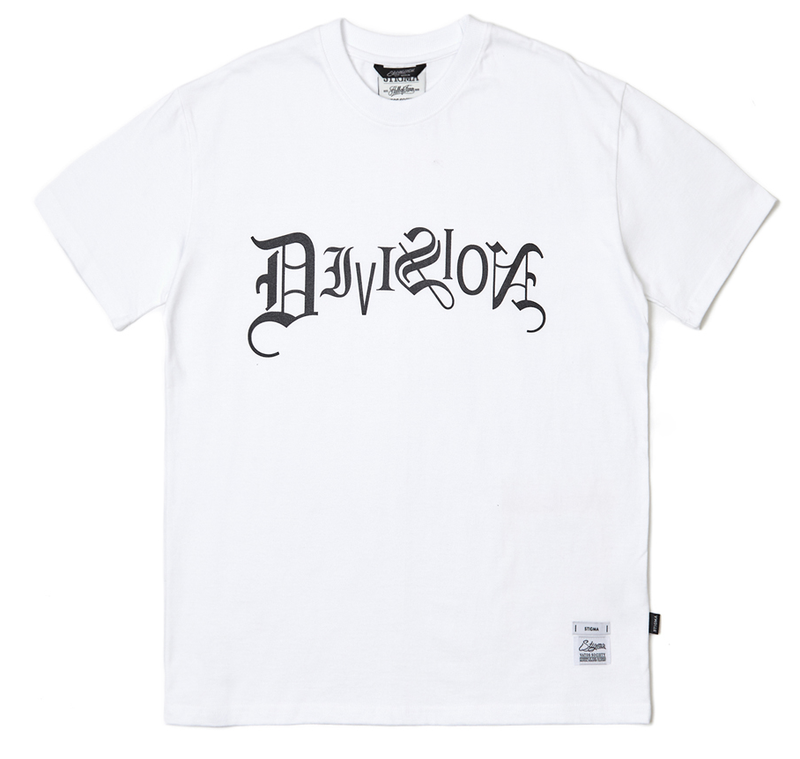 STIGMA(スティグマ) TYPO STANDARD FIT T-SHIRTS WHITE