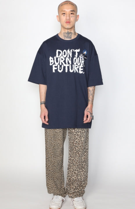 アジョバイアジョ（AJOBYAJO) Slogan T-shirt [Navy]