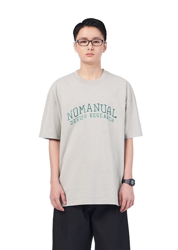 NOMANUAL(ノーマニュアル) DRAWING ARCH LOGO T-SHIRT - GRAY
