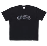 NOMANUAL(ノーマニュアル) DRAWING ARCH LOGO T-SHIRT - BLACK