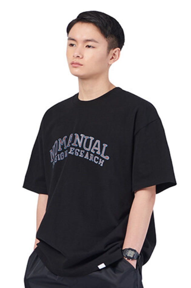 NOMANUAL(ノーマニュアル) DRAWING ARCH LOGO T-SHIRT - BLACK