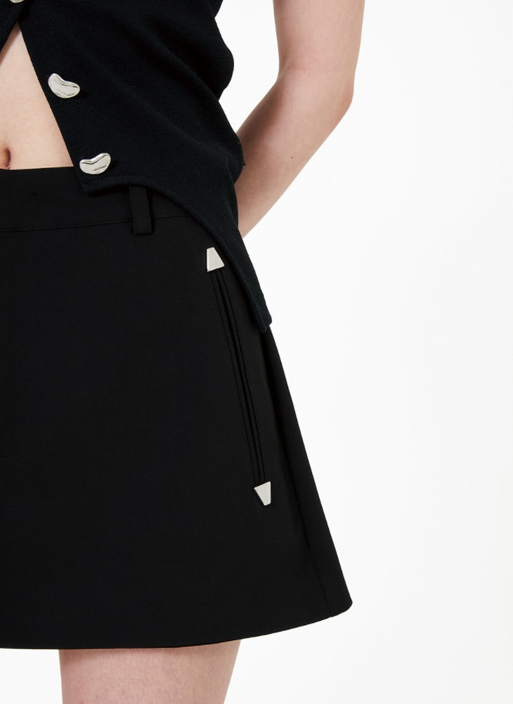 イーエスシースタジオ(ESC STUDIO)  Stud skirt shorts (black)