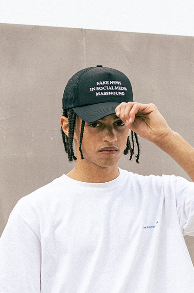 マスノウン(MASSNOUN)  FAKENEWS 5PANNEL MESH CAP MUOAC002-BK
