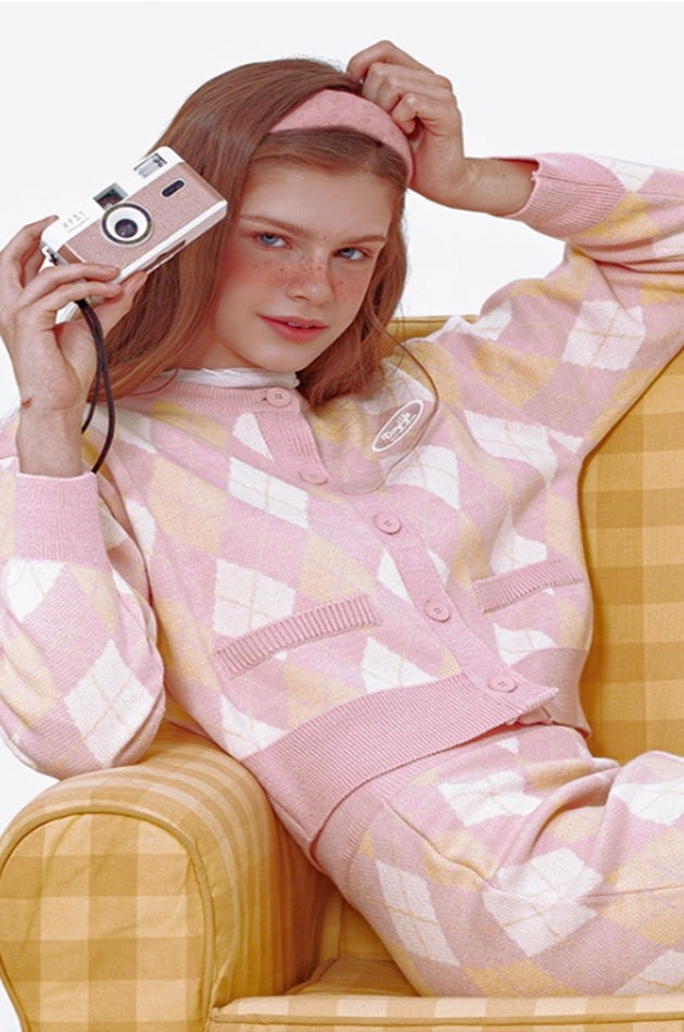デイライフ(Daylife)  DAYLIFE ROUND NECK ARGYLE KNIT CARDGAN (PINK/YELLOW)