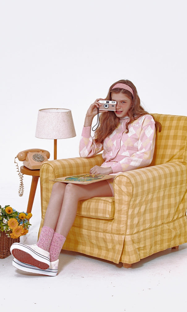 デイライフ(Daylife)  DAYLIFE ROUND NECK ARGYLE KNIT CARDGAN (PINK/YELLOW)