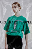 ORDINARY PEOPLE(オーディナリーピープル) [ORDINARYPEOPLE X DISNEY] DIRECTING GOOFY GREEN T-SHIRTS