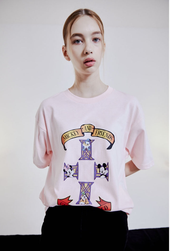 ORDINARY PEOPLE(オーディナリーピープル) [ORDINARYPEOPLE X DISNEY] MICKEY AND FRIENDS PINK T-SHIRTS