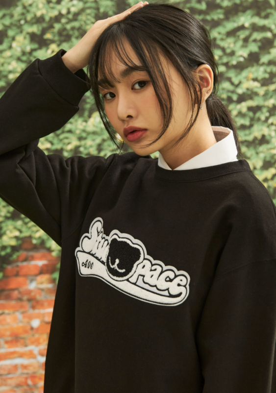 AQO_studiospace(アコスタジオスペース)    AQO VARSITY LOGO SWEATSHIRTS BLACK