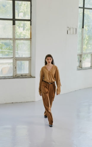 イーエスシースタジオ(ESC STUDIO) slit trouser pants(beige)