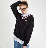 ワンダービジター(WONDER VISITOR) Logo embroidery v-neck Knit [Black]