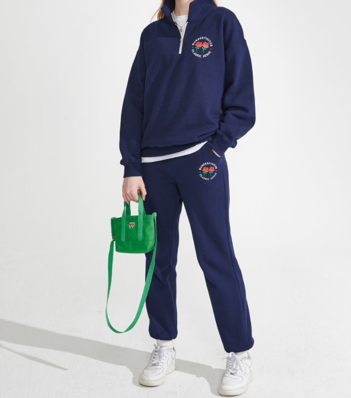 ワンダービジター(WONDER VISITOR)   Logo Jogger pants [Navy]