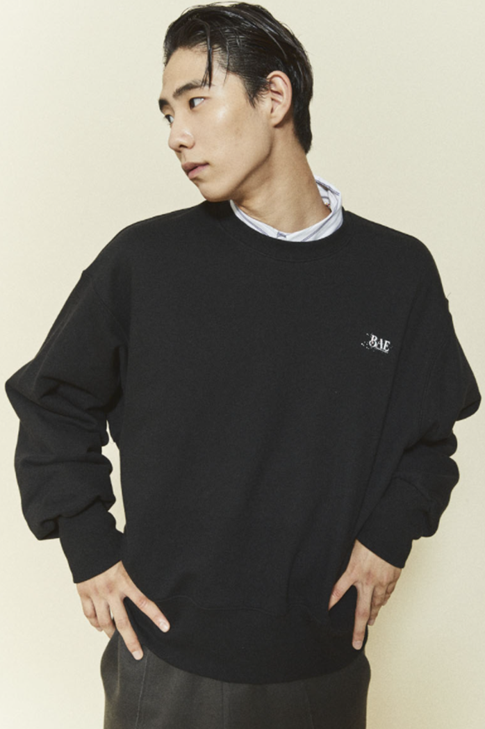 ORDINARY PEOPLE(オーディナリーピープル) BAE LOGO BLACK SWEATSHIRTS