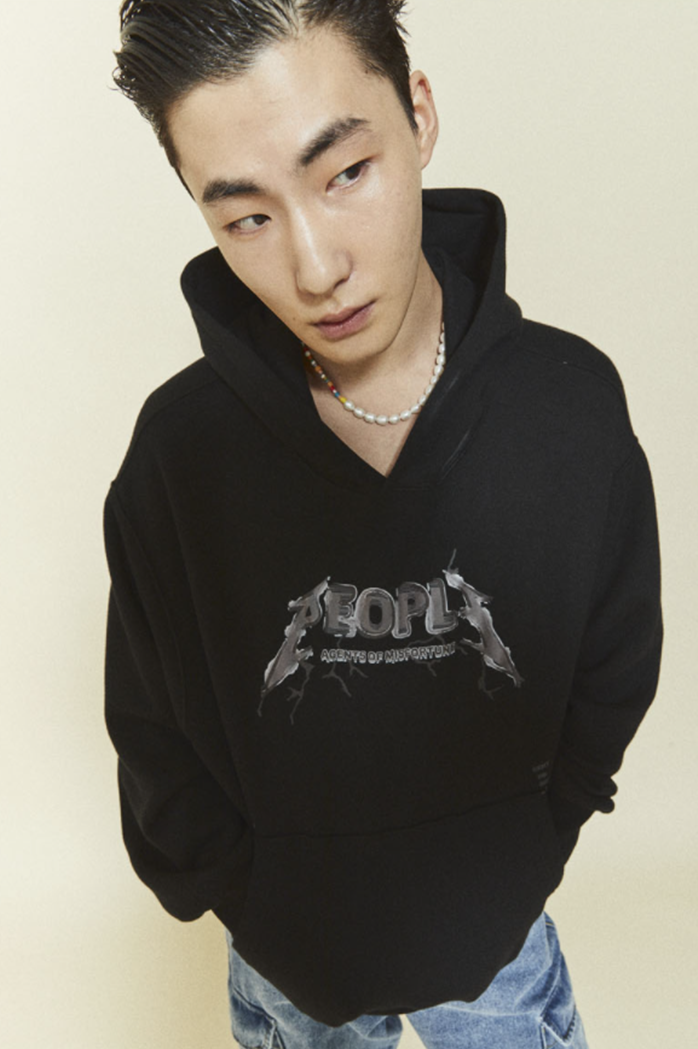 ORDINARY PEOPLE(オーディナリーピープル) STORM GRAPHIC BLACK HOODIE