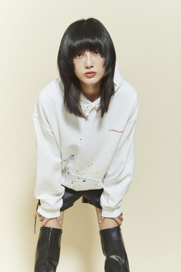 ORDINARY PEOPLE(オーディナリーピープル) HANDPAINTING SCRIBBLE LOGO WHITE HOODIE